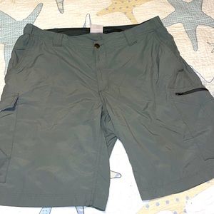 Men’s Columbia fishing shorts green size 36